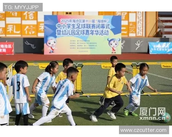 足球彩虹的绚丽之旅展现了运动与梦想交织的美好瞬间 足球彩虹的绚丽之旅展现了运动与梦想交织的美好瞬间